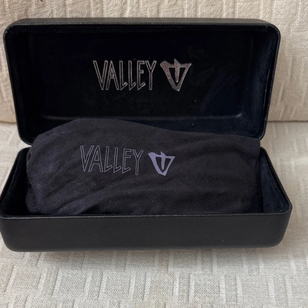 Valley Eyewear “Scapula” Black and White Tortoiseshell Round Sunglasses